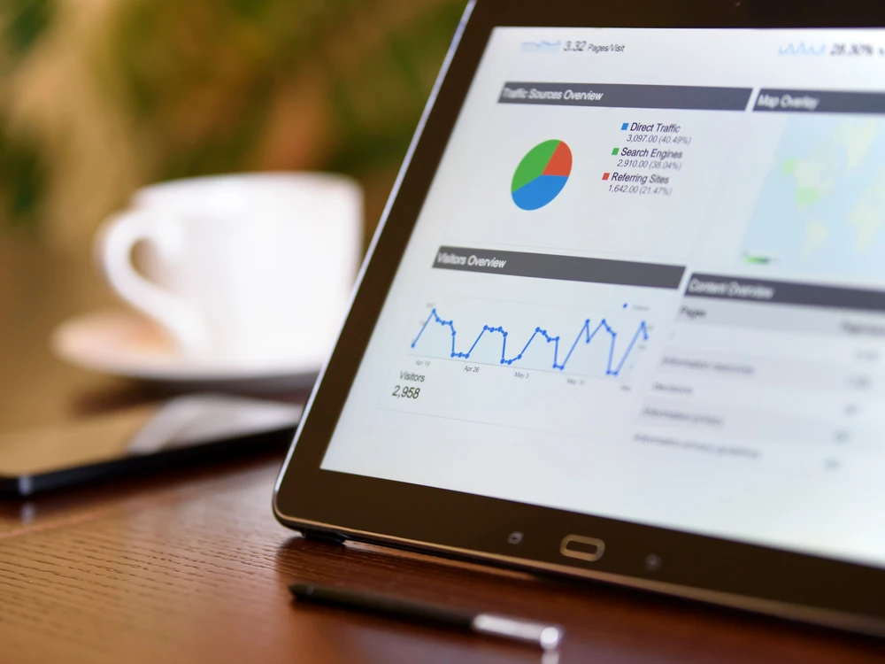 Ejemplo del informe mensual de mantenimiento web que Macgráficas entrega a sus clientes, con actualizaciones, copias verificadas y disponibilidad